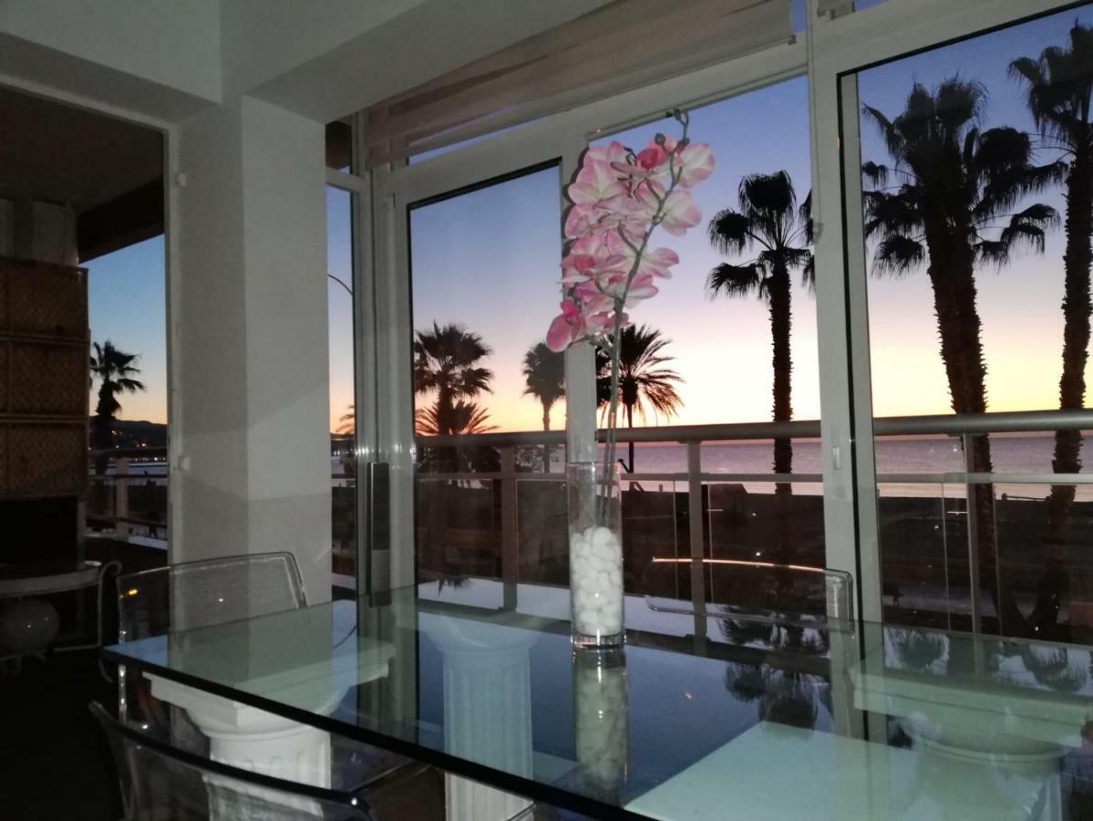 Apartamento Lujo Frente Al Mar Centro De Málaga Exteriör bild